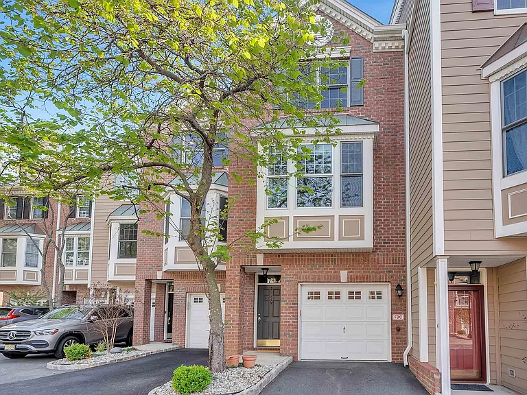 451 Albany Ct — Photo 38