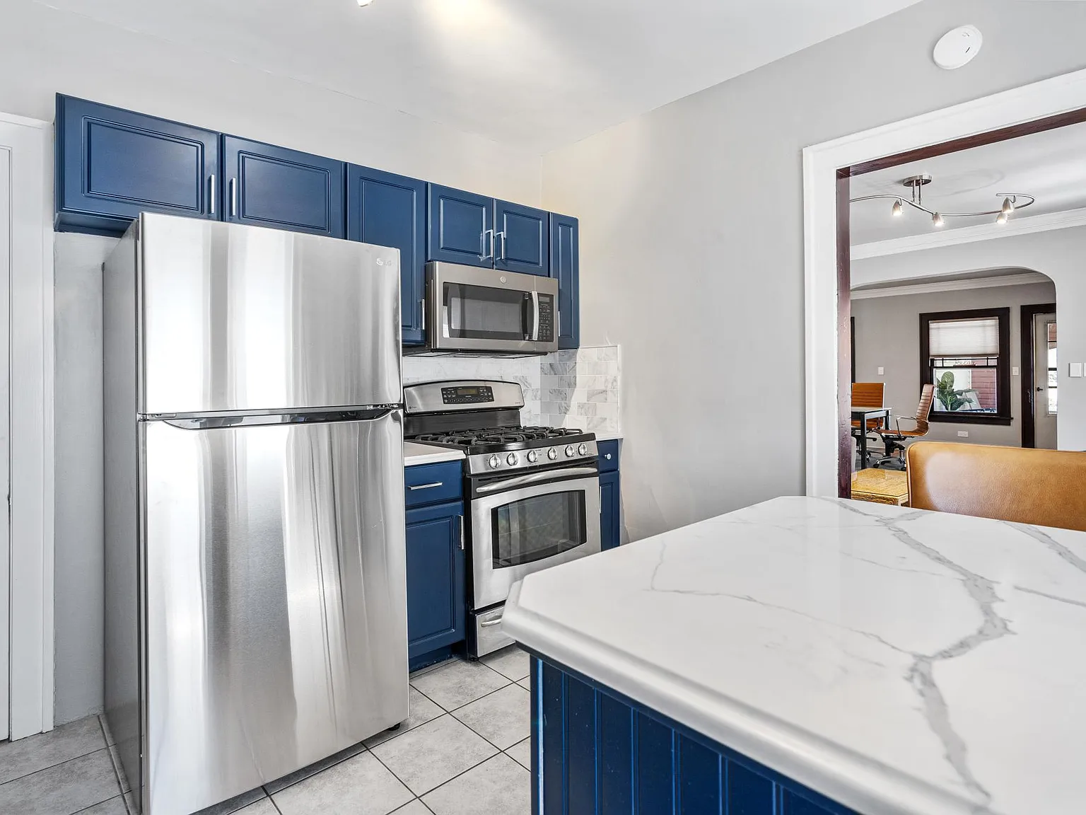 2 bed, 1250 sqft, $2,475 — Photo 3