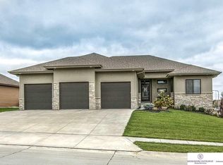 20804 Woolworth Ave, Omaha, NE 68022