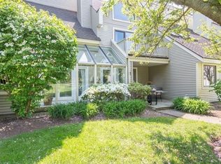 300 Willow St APT 6, South Hamilton, MA 01982