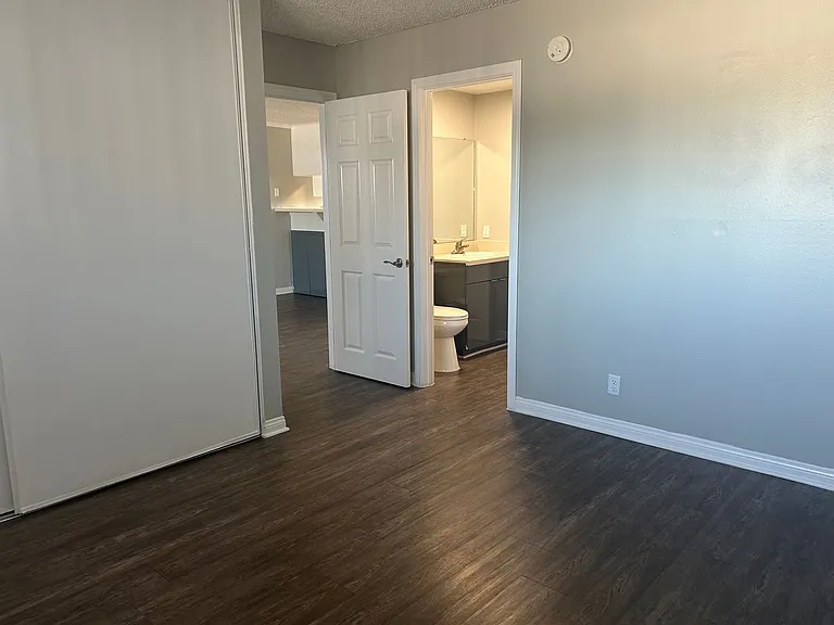 Villa Del Sol Apartments — Photo 77