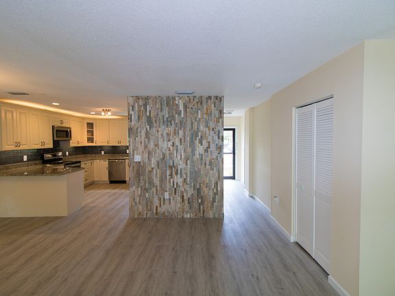 4th image of 2700 Bayshore Blvd #2