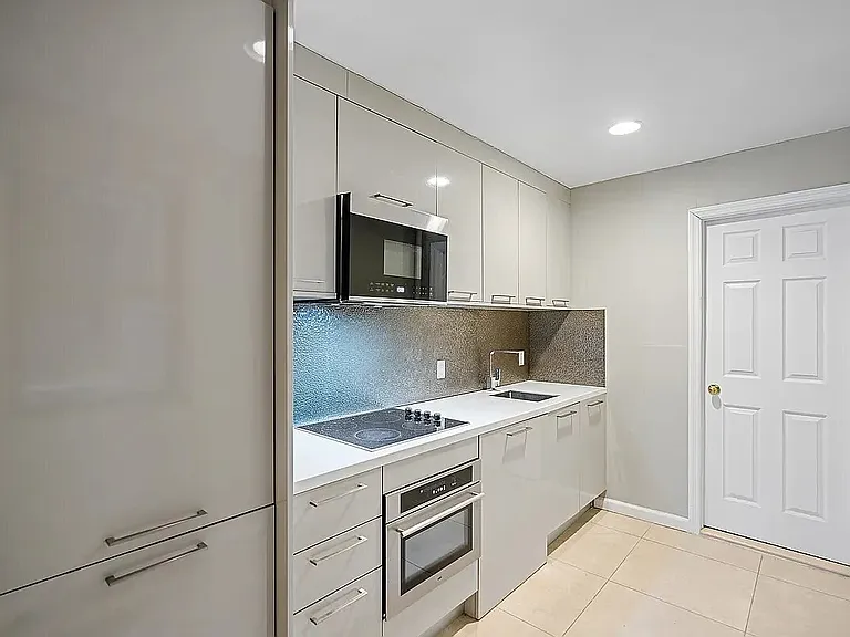 723 11th Ave #4C — Photo 5