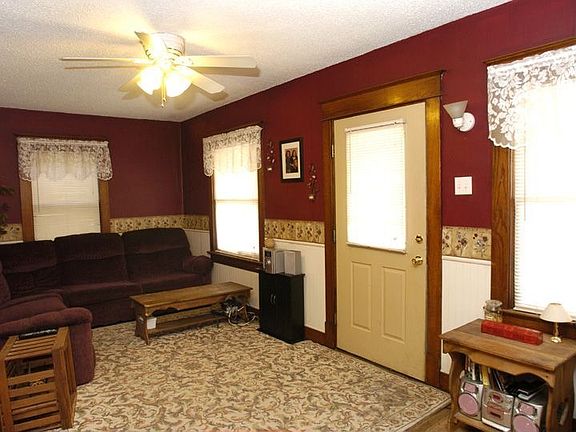 Living room with rich colors