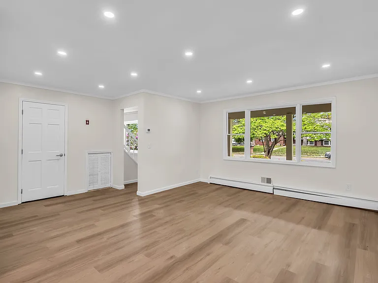 321 Marc Dr — Photo 10