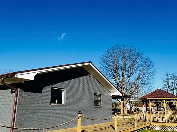 4th image of 220 Pleasant Hill Rd