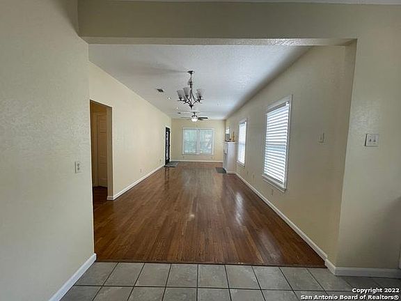 4th image of 1519A W Elsmere Pl
