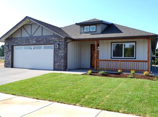 220 SW Quiet Water Ln, Grants Pass, OR 97527