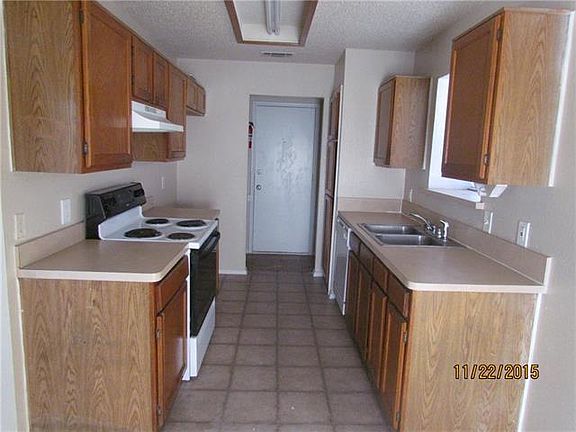 3rd image of 1517 Lincolnshire Way