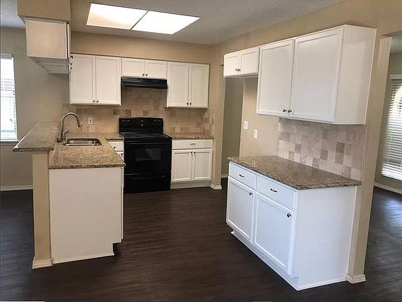 3rd image of 417 Town North Dr