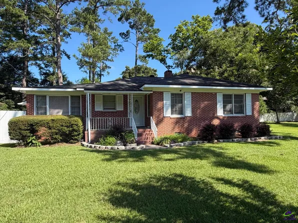 108 W Peter St, Cochran, GA 31014