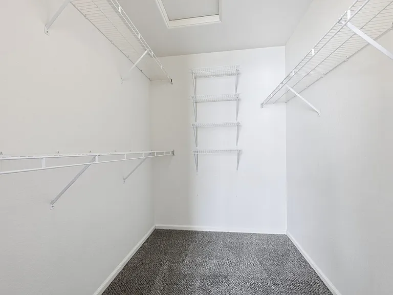 5882 Ensemble Hts — Photo 18