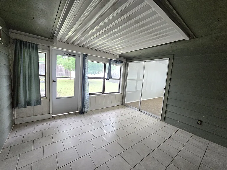 509 Arbor Ln — Photo 10