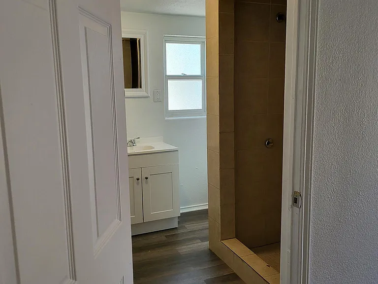 608 Vermont St — Photo 11