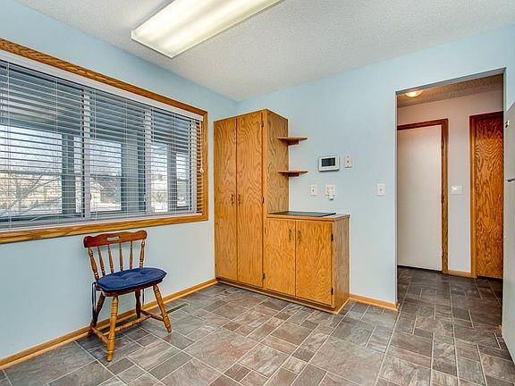 5th image of 166 Southwind Ln