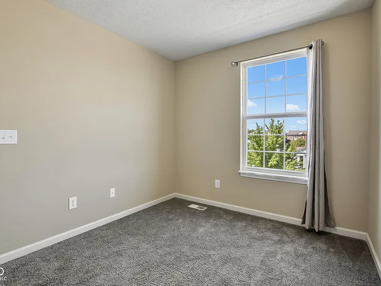 12692 Tamworth Dr — Photo 38