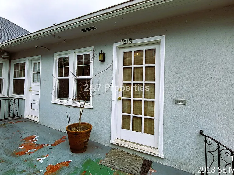 Vintage 1 BD | 1 BA Apartment in the Heart of Hawthorne/Belmont — Photo 10