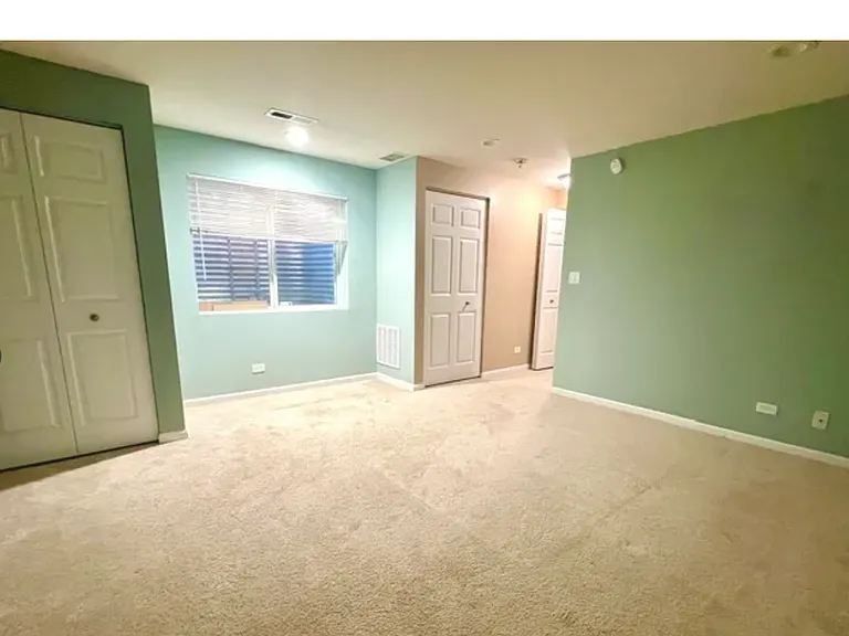 546 Grosvenor Ln — Photo 15