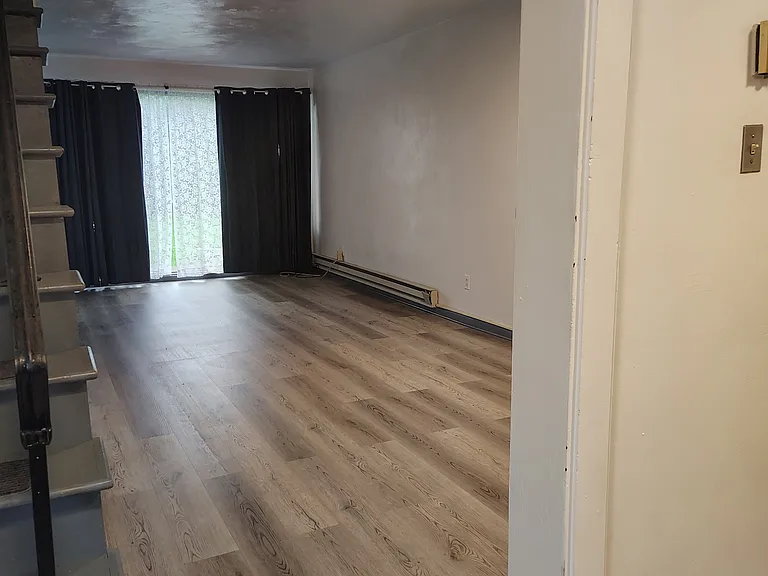 120 Vernon Ave #9 — Photo 7