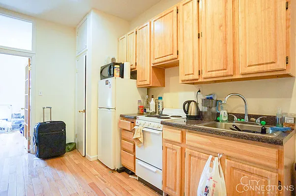 Rented by City Connections Realty | media 34