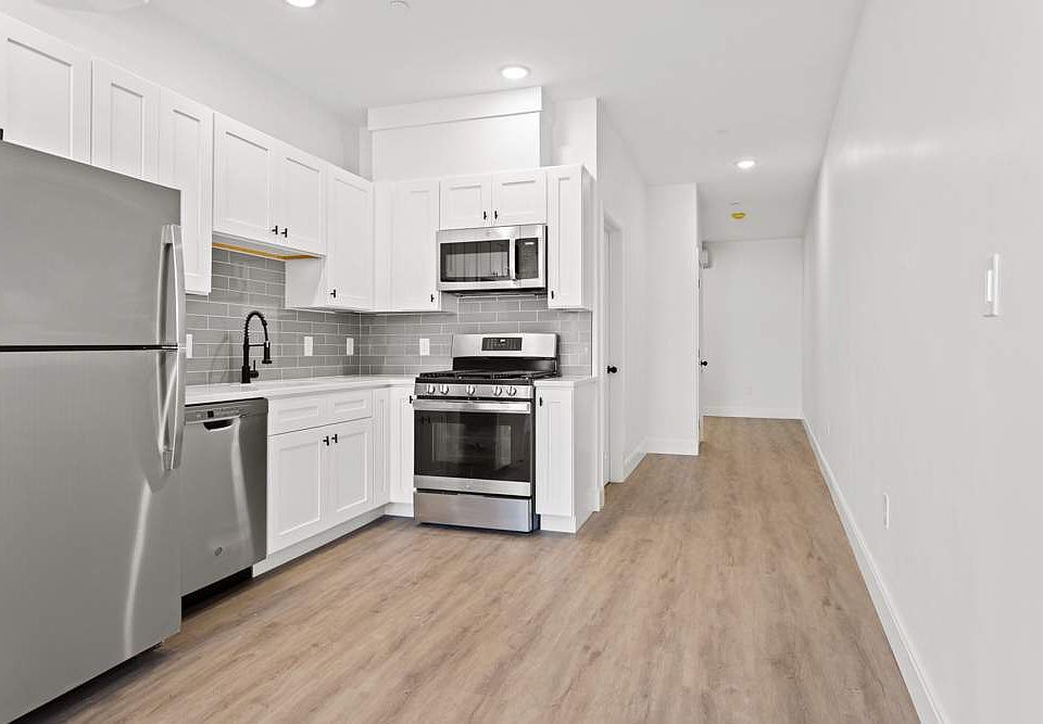 1st image of 1135-1137 Washington St #4