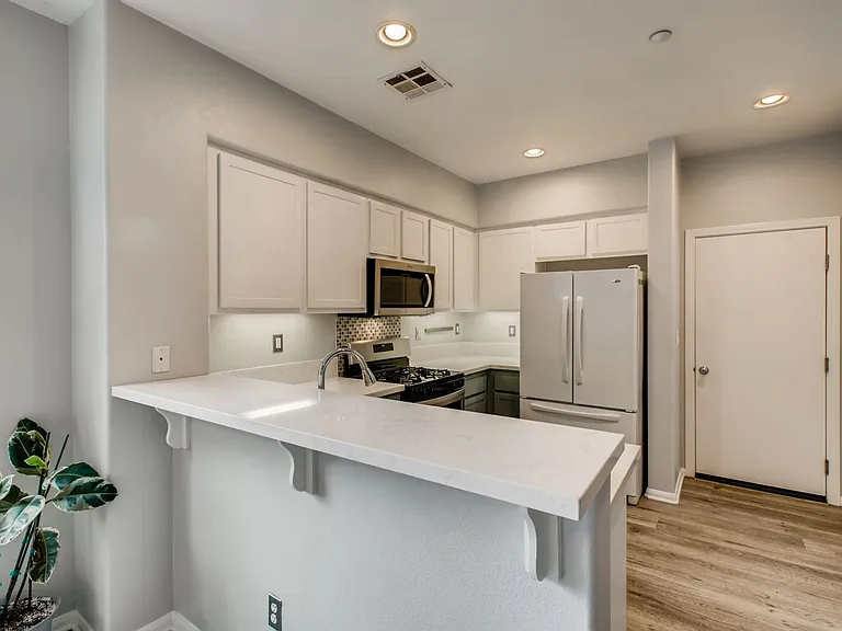 4300 Newton Ave #32 — Photo 11