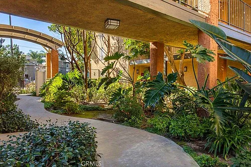 15425 Sherman Way #101 Photo 1