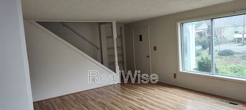3 bed, 2.0 bath, 1893 sqft, $2,200 — Photo 3