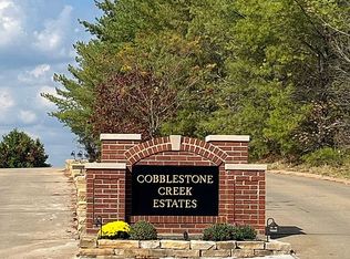 888 Cobblestone Dr, Washington, MO 63090