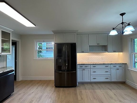 5th image of 147 W Hamilton Ave