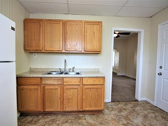 3rd image of 843 W Forest Ave