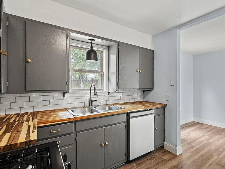 1417 S Lamar Ave — Photo 10