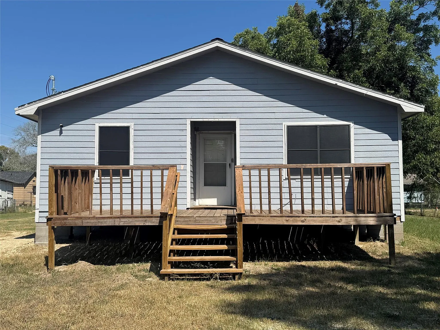 2 bed, 1.0 bath, $1,300 — Photo 1