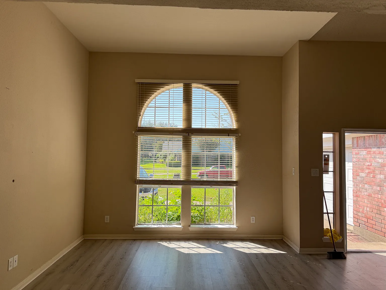 2931 Pepper Wood Dr — Photo 3