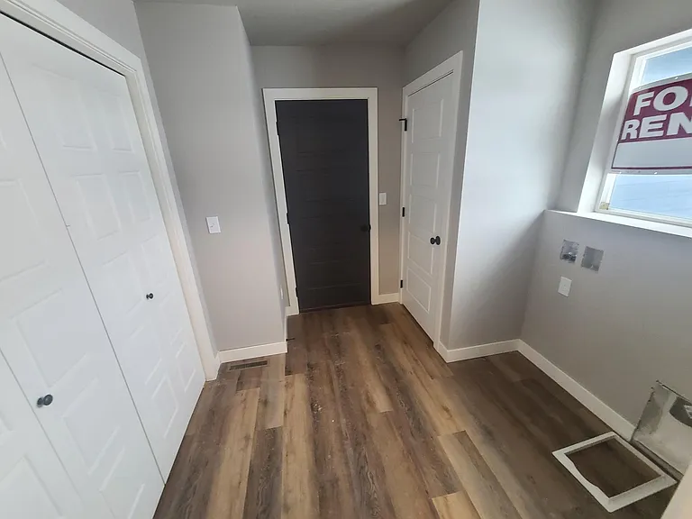 laundryroom/mudroom access to garage