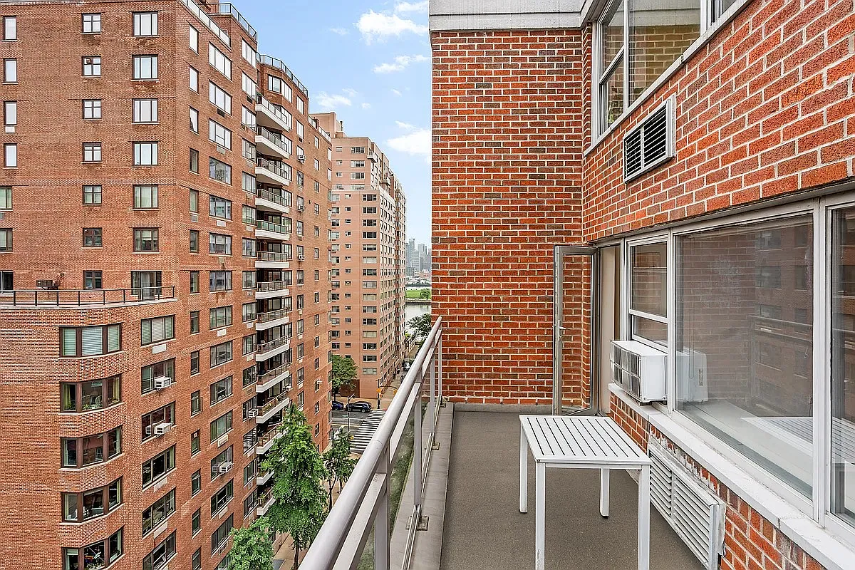 420 East 55th Street — Photo 1