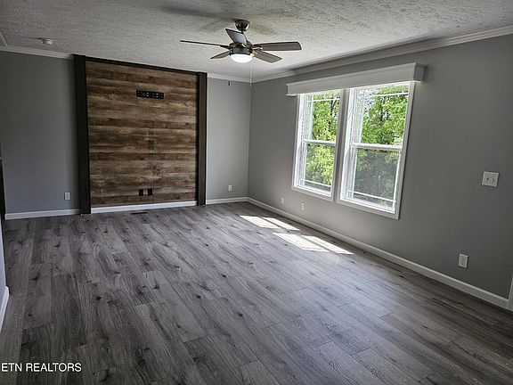 4th image of 984 Dalton Rd