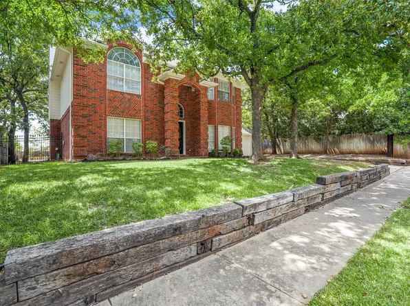 2705 Tally Ho Dr, Hurst, TX 76054