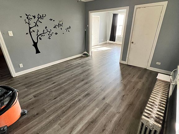 3rd image of 5848 W Eddy St #2