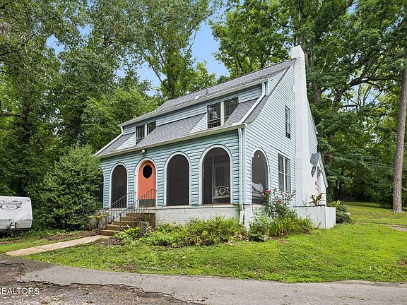 5th image of 3837 Bonnie View Ave