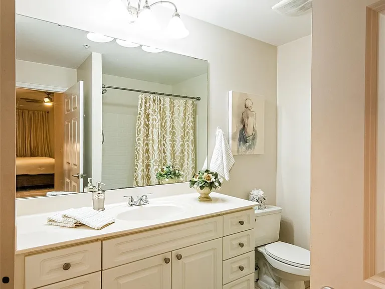 300 W 5th St #439 — Photo 9