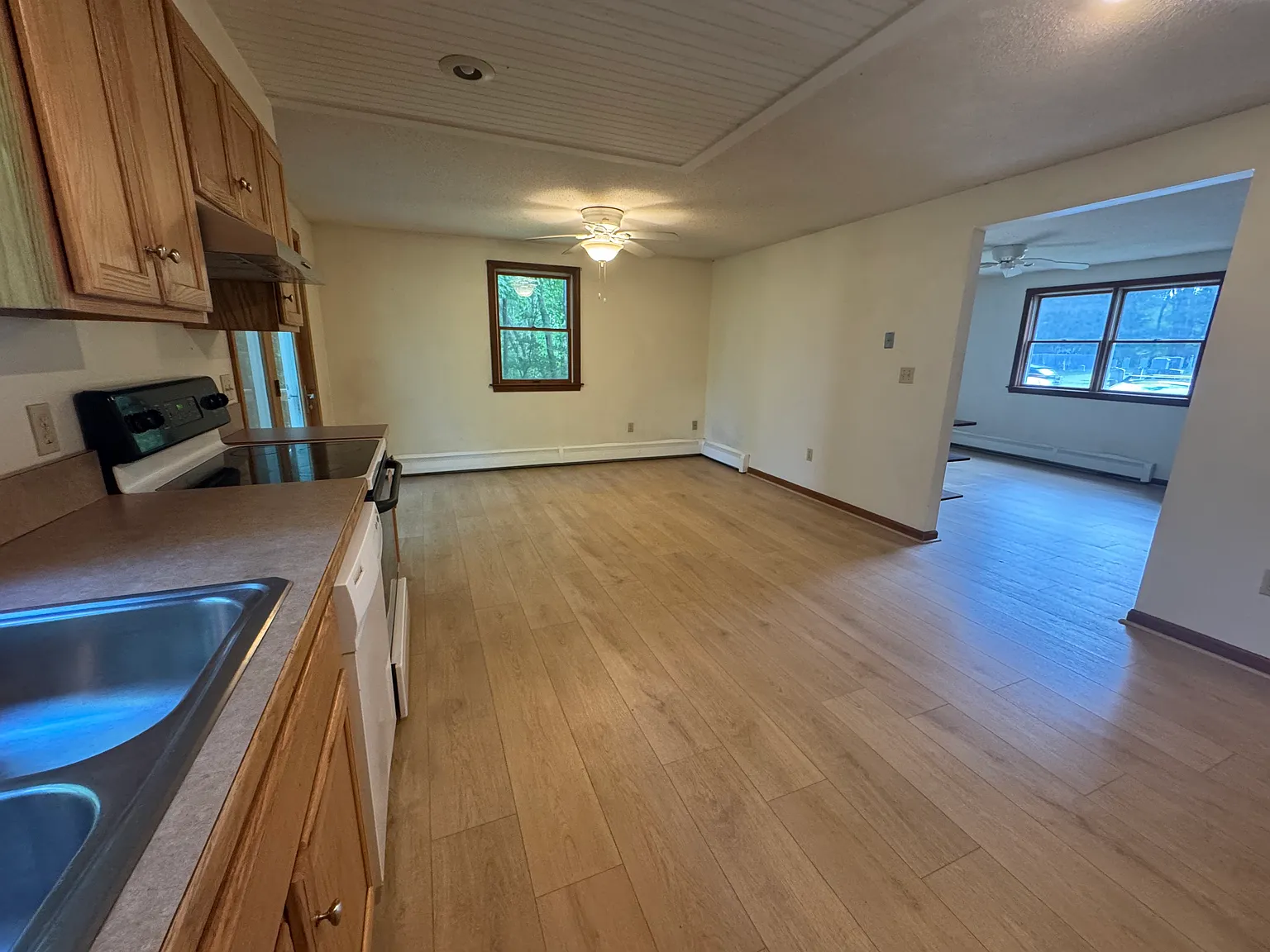 3 bed, 1800 sqft, $2,200 — Photo 2