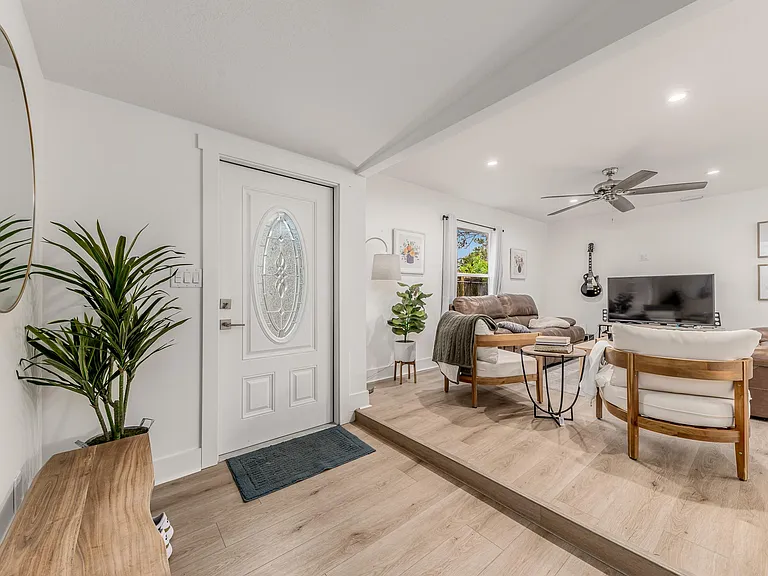 1170 SW 31st St — Photo 13