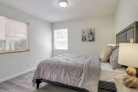 516 Clifton Ave — Photo 12