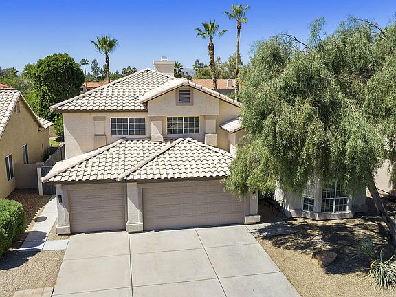 3rd image of 760 N PINEVIEW Drive