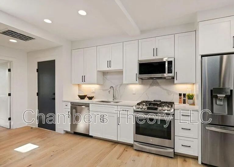 1635 Holbrook St NE #4 — Photo 8