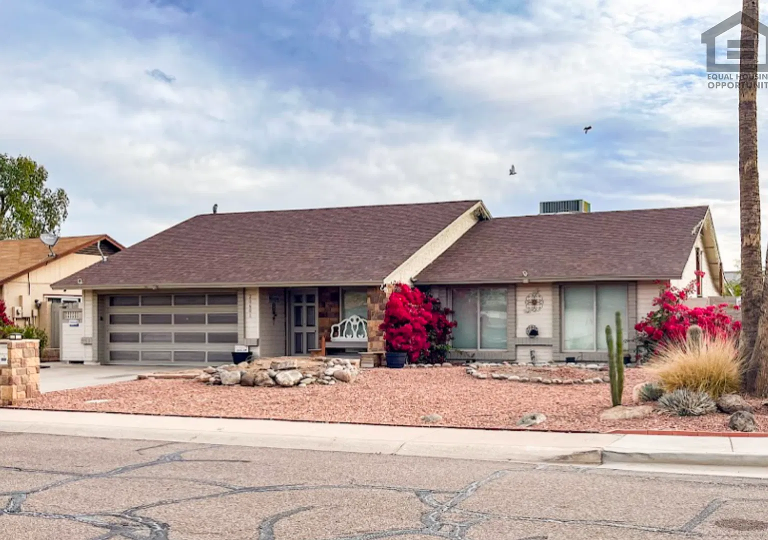 3bed/2bath House At 19th Ave/Loop 101! No Hoa! Corner Lot! — Photo 2