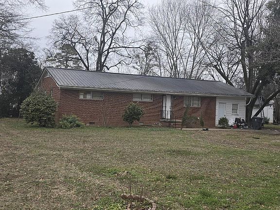 3rd image of 122 Cobb St