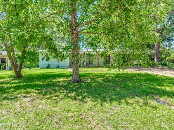 3965 Berkley Dr, Jackson, MS 39211