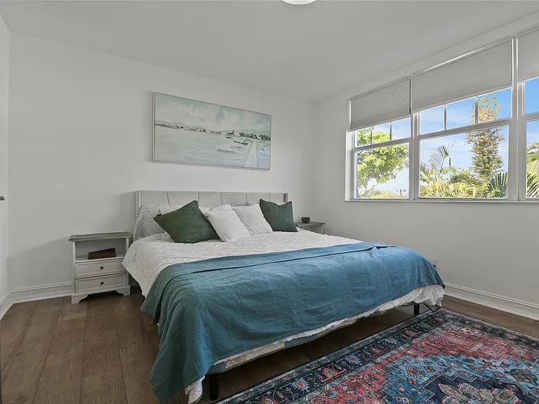 732 NE 15th Ave — Photo 18